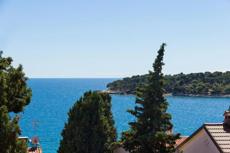 2 Bedrooms Apartment with balcony and with sea view