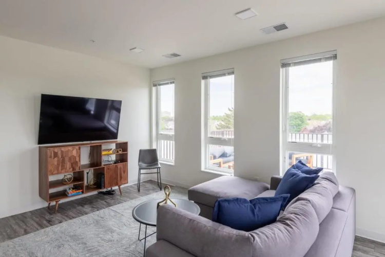 Flexhome East Side Studio ES1 - UWM, Rooftop, & Lounge
