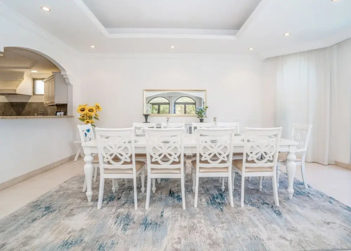 5BR Beach & pool villa in Palm