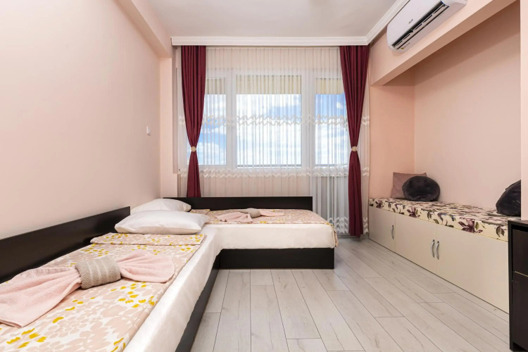 Bright Modern 2BD Apartment with Panoramic View