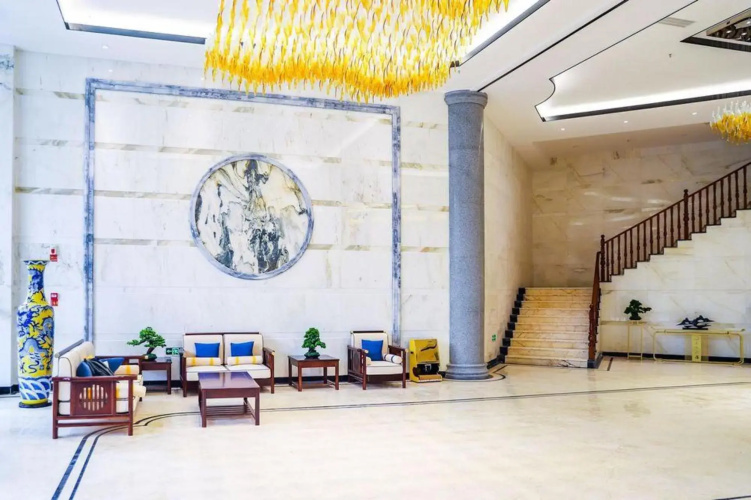Longchen Hotel