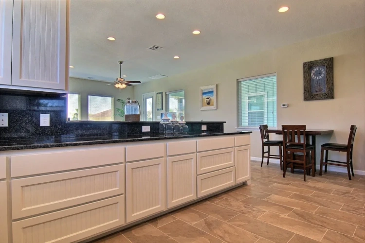 4 Bedrooms Cottage