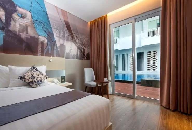 Suite with pool view