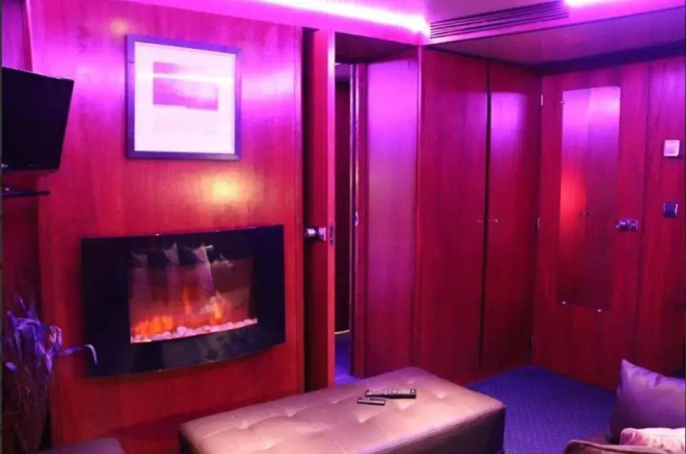 VIP Paris Yacht Hotel