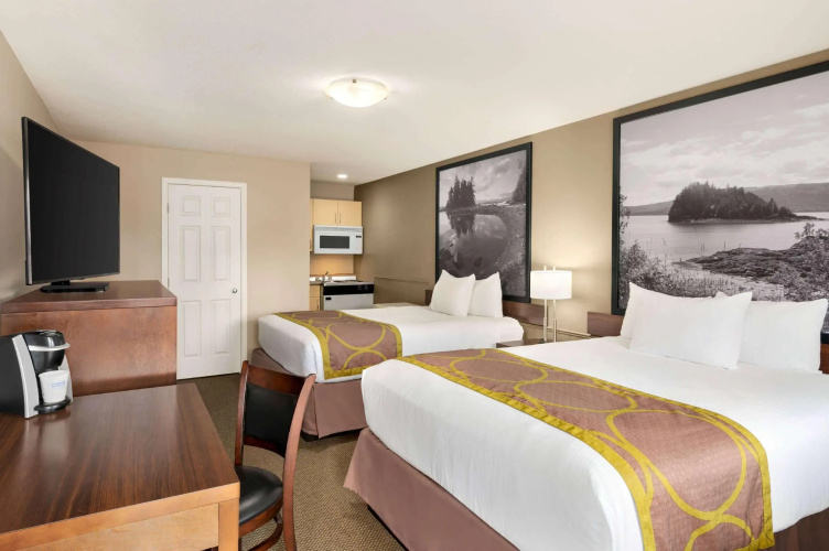 Super 8 by Wyndham Courtenay