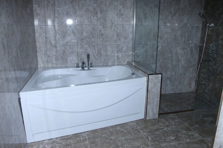 Ereza Otel