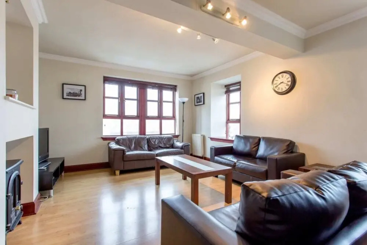 2 Bedroom Home By Leiths Shore