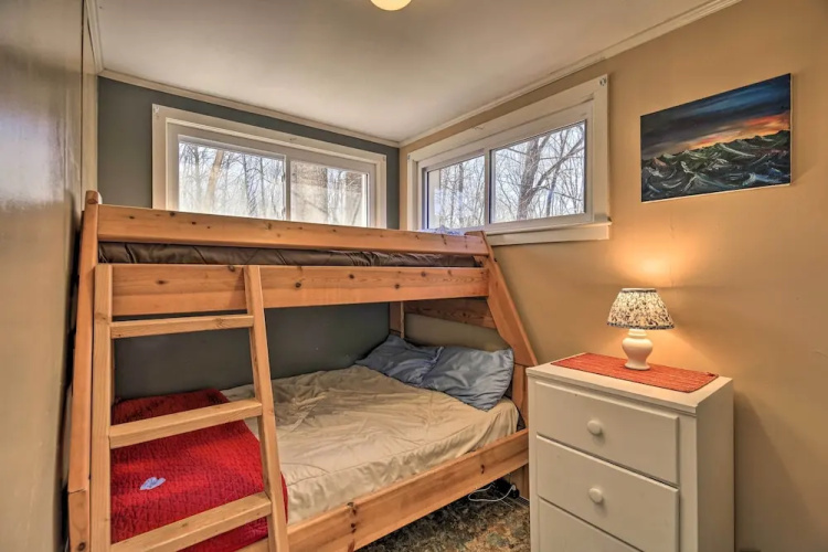 Pet-friendly Cabin w/ Dock on Claytor Lake!