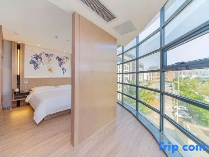 1 Bedroom Deluxe Suite