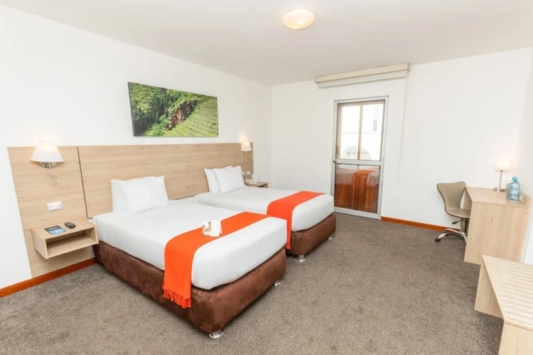 Standard Twin room with city view