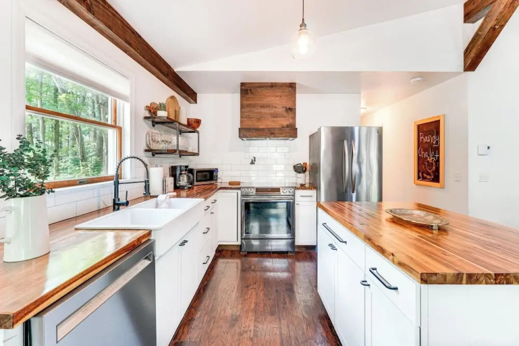 Private Hot Tub: Tree-lined Poconos Home!