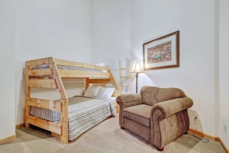 River Mtn Lodge E320
