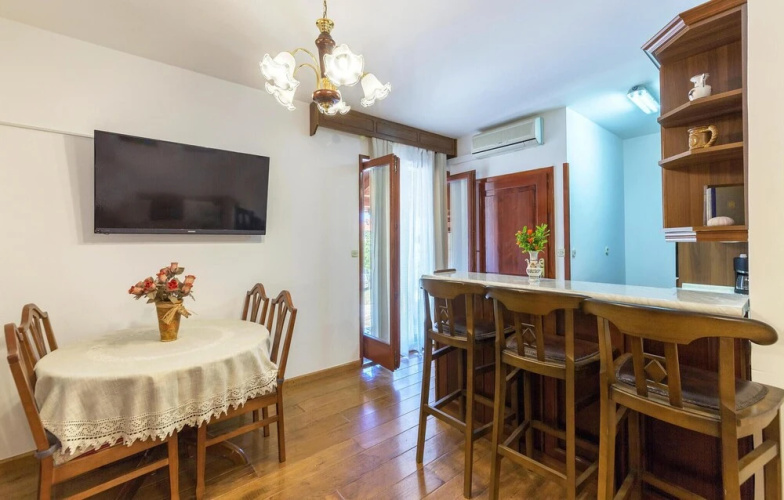 Awesome Home in Pula With Wifi and 2 Bedrooms