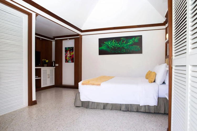 Castle Howchow Beach Resort Hotel
