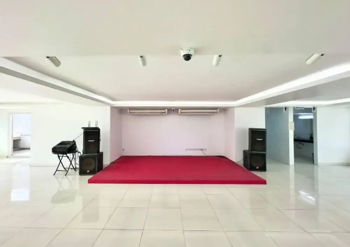 300sqft 5 Studio Gym & Pool Access