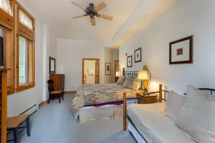 3059 The Timbers 2 Bedroom Condo by RedAwning