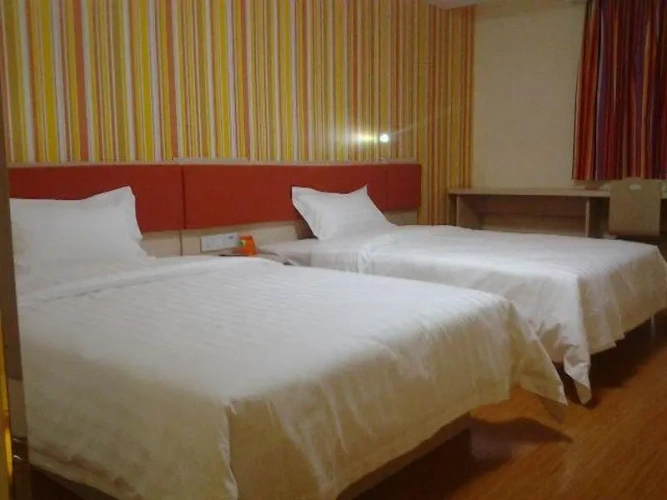Standard Twin room with city view