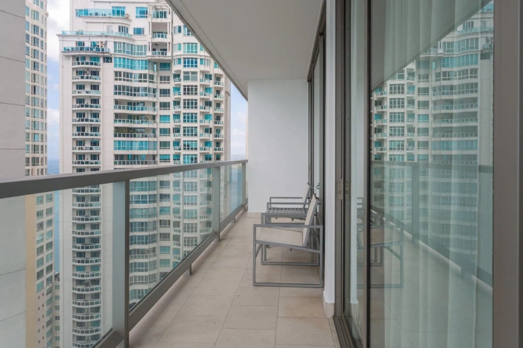 Grand Double Suite with balcony and with partial ocean view