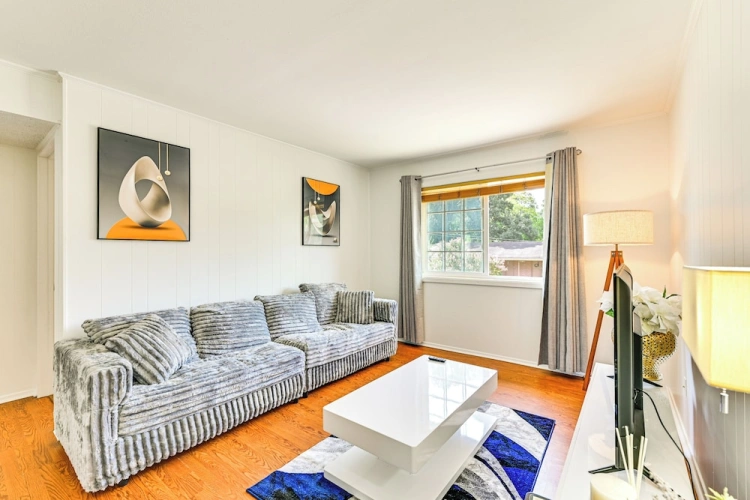 2 Bedrooms Apartment