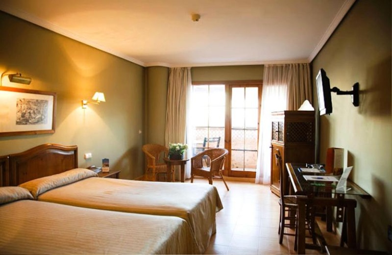 1 Bedroom Standard Triple room with balcony