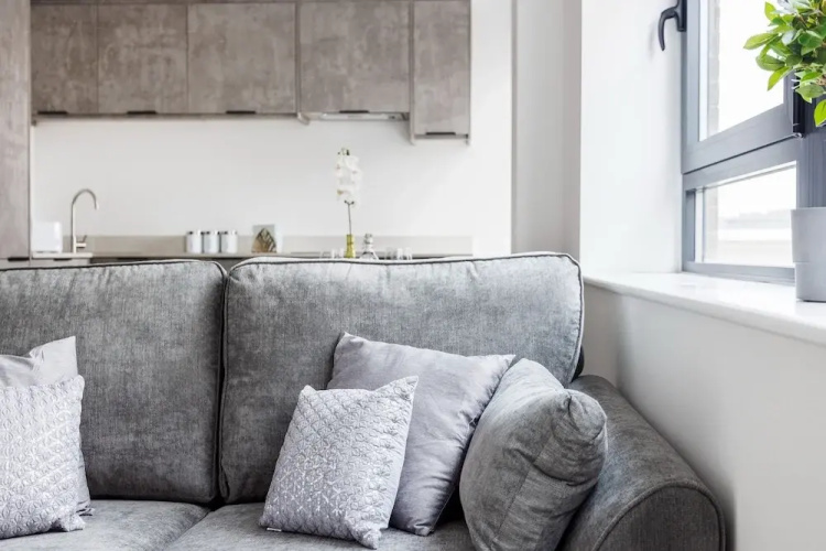 Modern 1 Bed Flat in Town Centre - Free Wifi