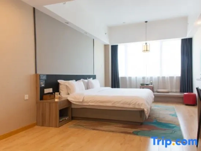 Standard Double room with city view