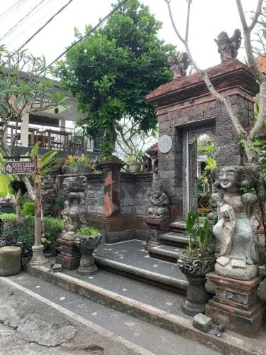 Kubu Loris Residence