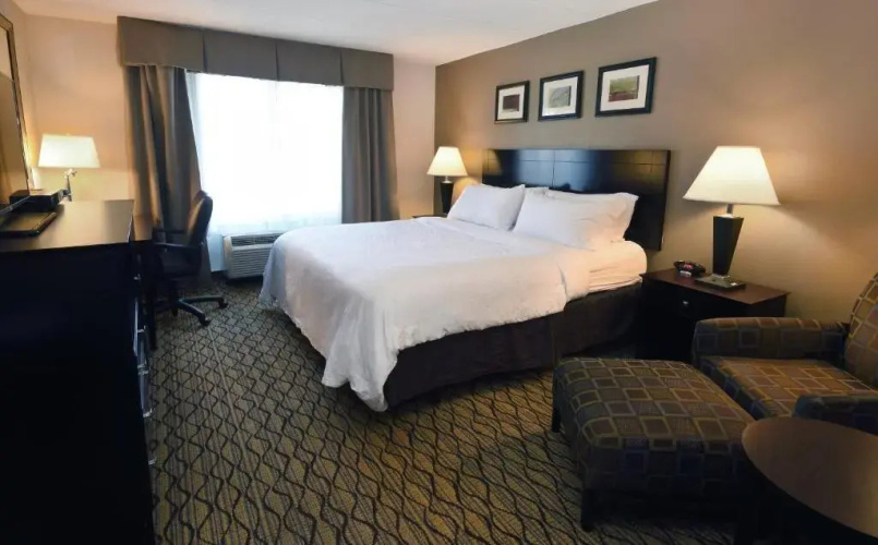 Holiday Inn Express & Suites Milford