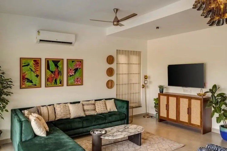 Field View Villa With Pool Perfect for Big Groups