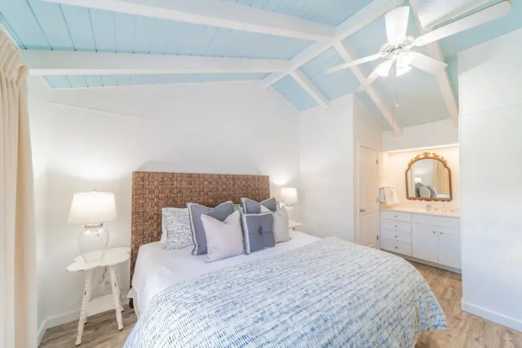 Cole Bin 3 Bedroom Home by RedAwning