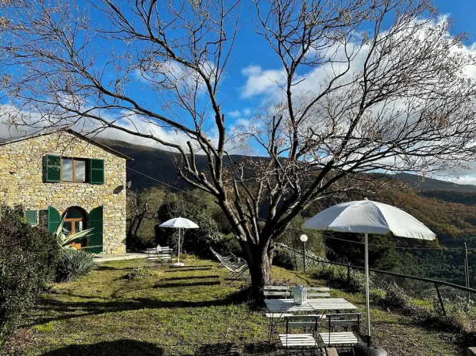Panoramic Rural House With Garden