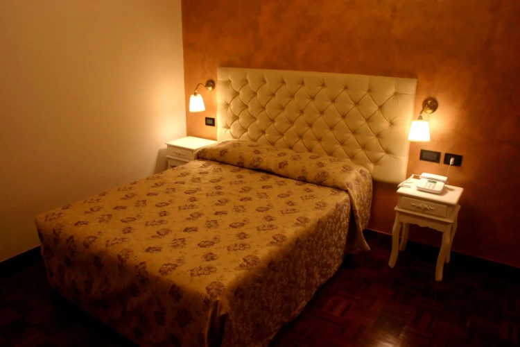 Classic Single room with street view