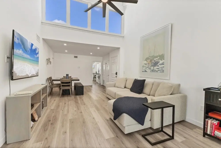 1555 Tarpon Center dr
