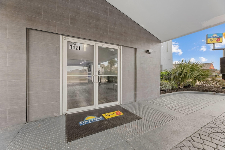 Days Inn & Suites By Wyndham Texas City-galveston Area - Galveston, TX