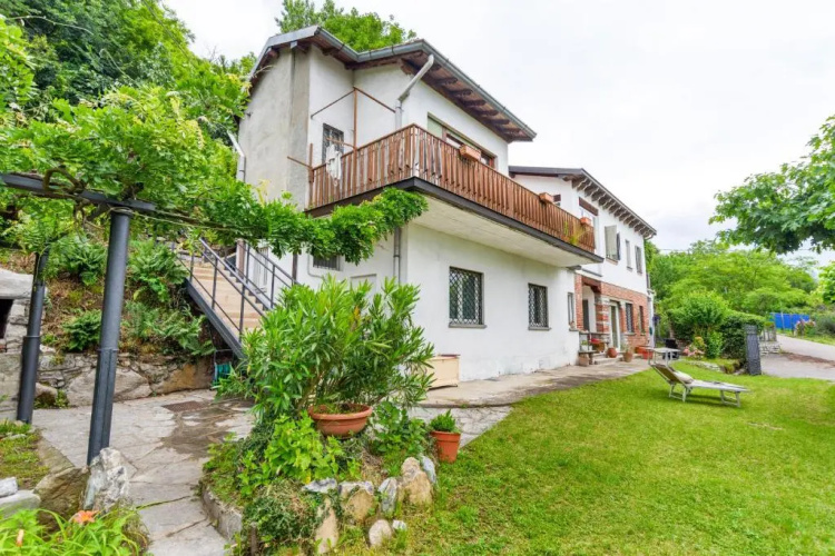 Como Lake Cosy Flat with Garden and Parking
