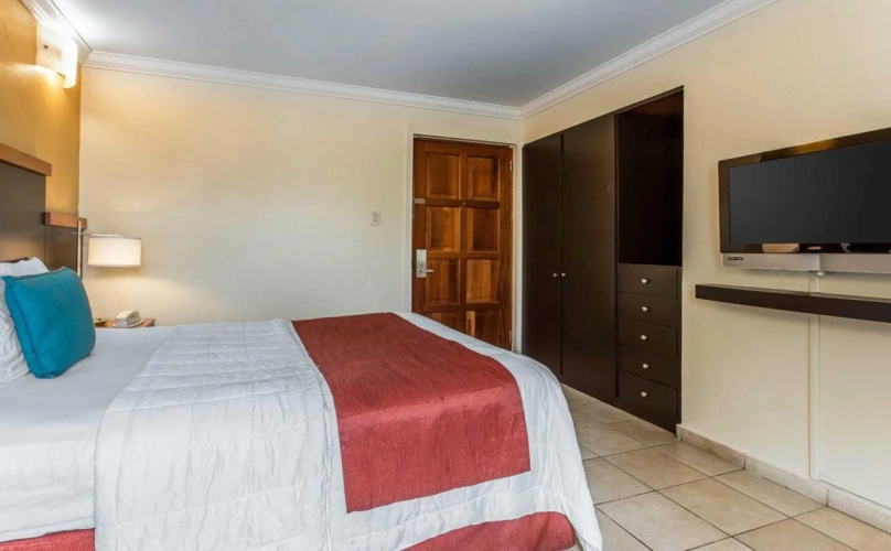 Le Consulat, an Ascend Hotel Collection Member