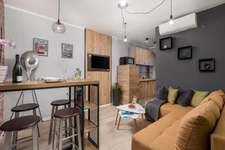 4 Season Apartments