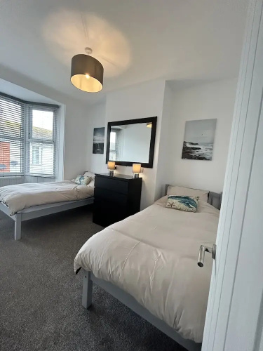 House - Sleeps 6, Pet Friendly & Courtyard