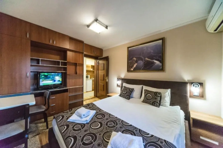 2 Bedrooms Apartment