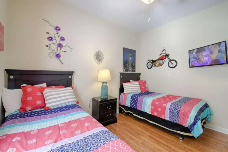 8925 Paradise Palms