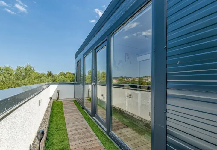 Rooftop Home With Whirlpool & Sauna