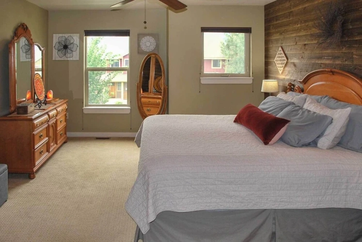 4 Bedrooms Apartment