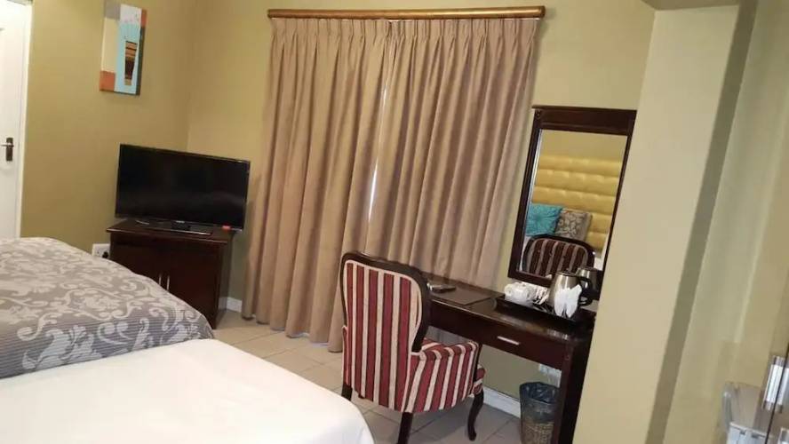 Savoy Lodge - Budget Triple Room