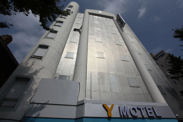 Y Hotel