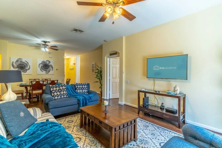 Windsor Palms by CV