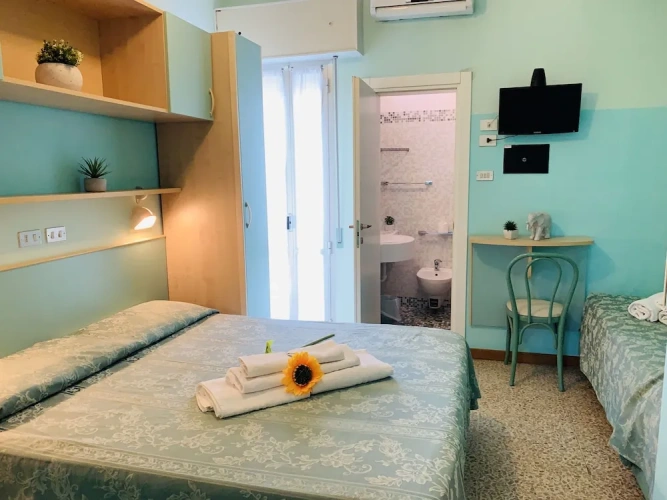 Standard Triple room