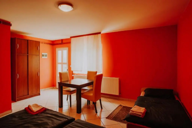 Noćko-Sobe i apartmani