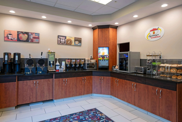 Super 8 by Wyndham Kamloops On The Hill photo 17