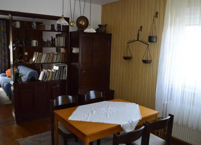 2 Bedrooms Cottage