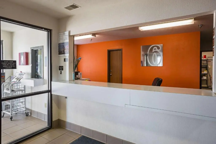 Motel 6 Omaha - IAT West